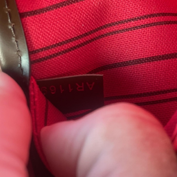 Authentic Louis Vuitton handbag - Picture 7 of 10